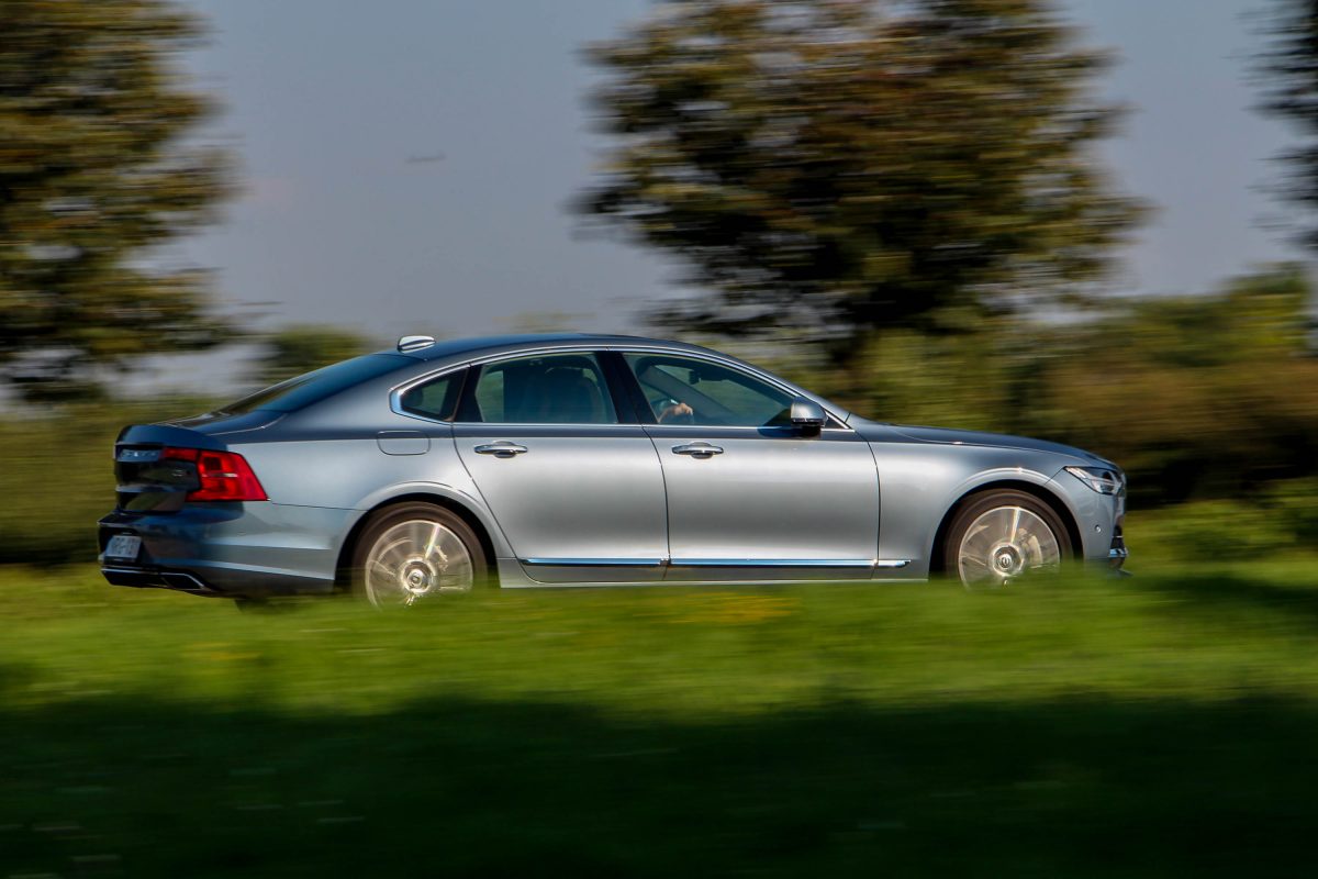 VOLVO S90