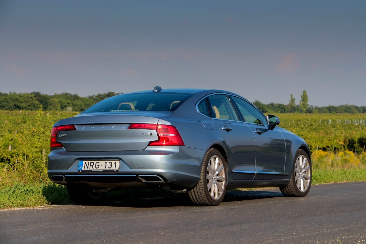 VOLVO S90