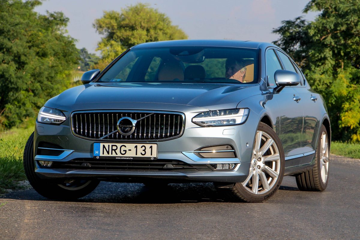 VOLVO S90