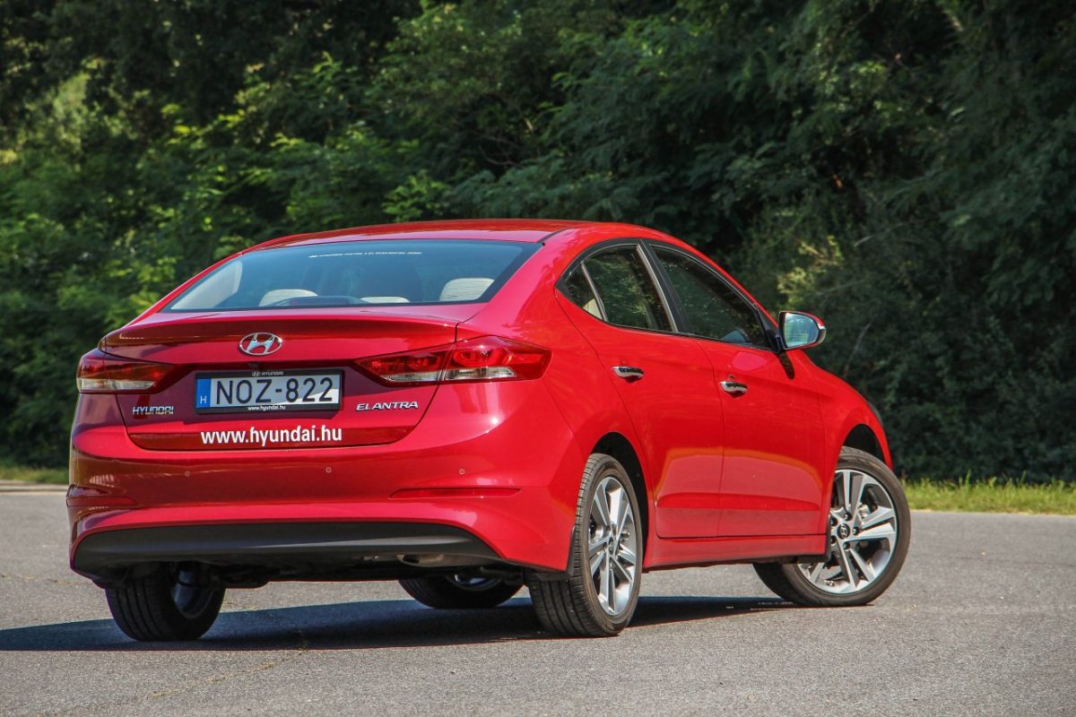 HYUNDAI ELANTRA