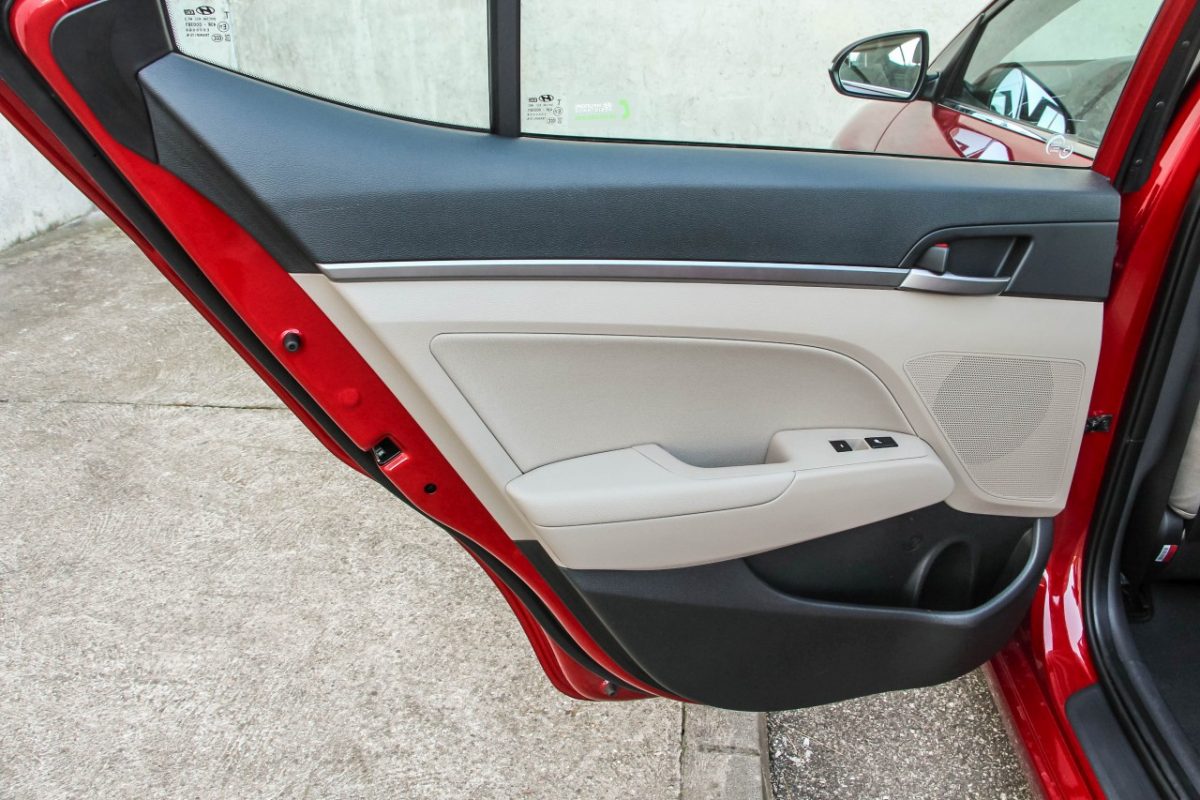 HYUNDAI ELANTRA