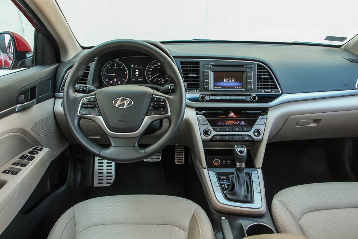 HYUNDAI ELANTRA