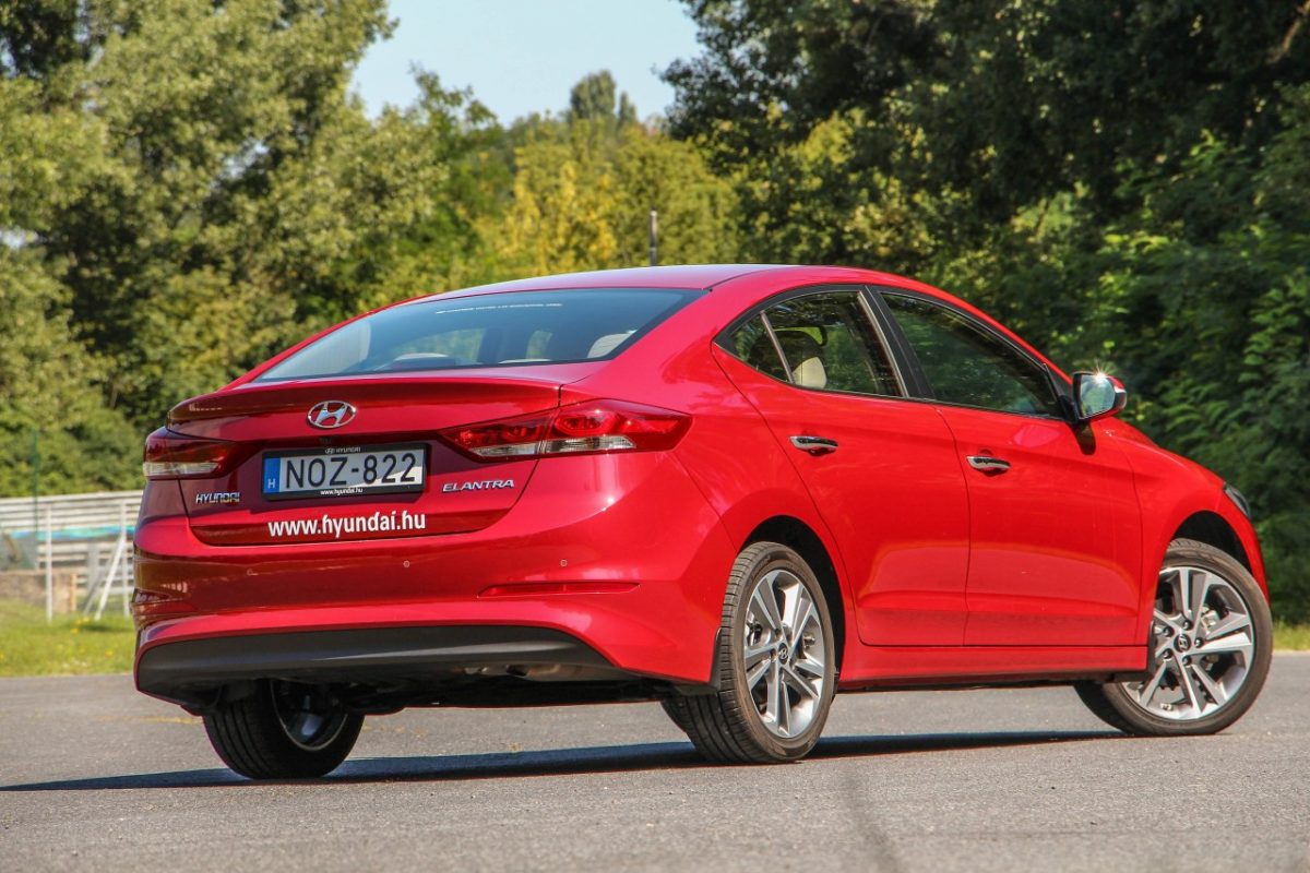 HYUNDAI ELANTRA