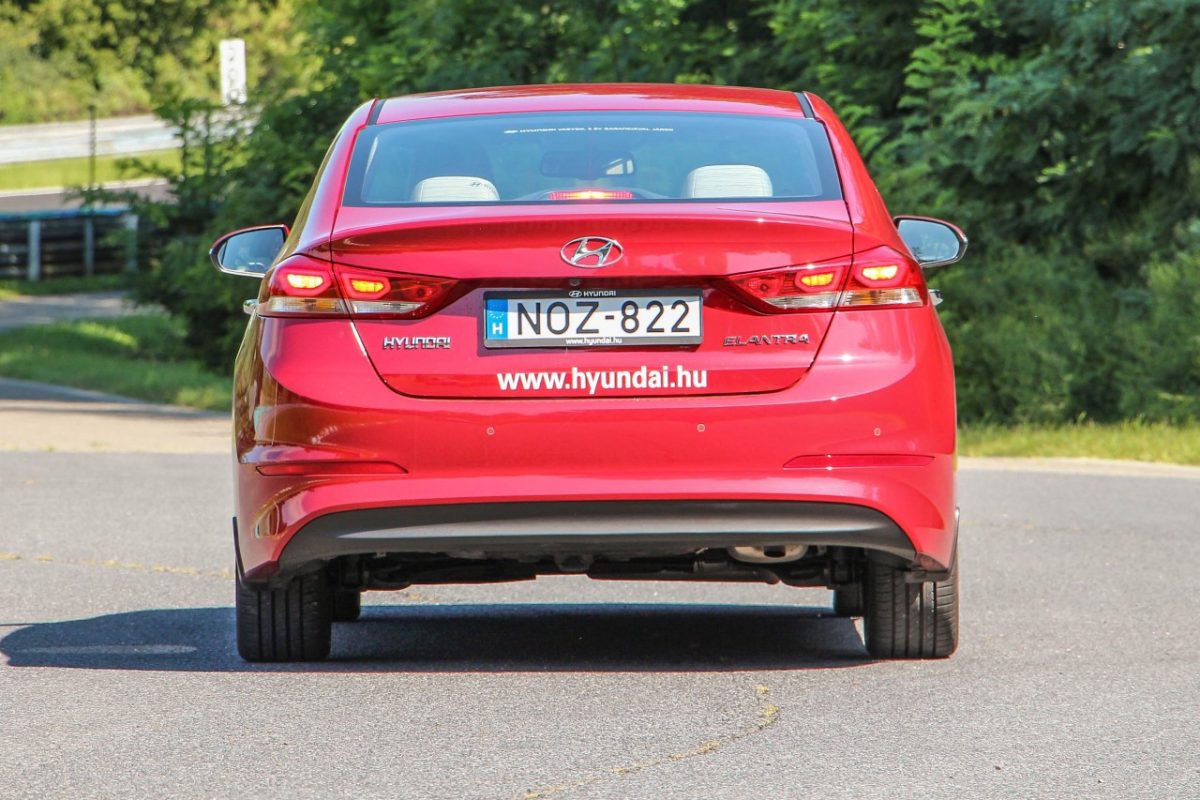 HYUNDAI ELANTRA
