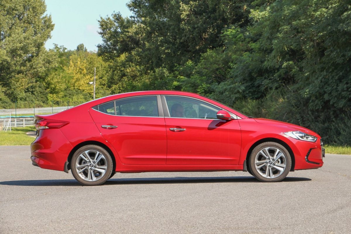 HYUNDAI ELANTRA