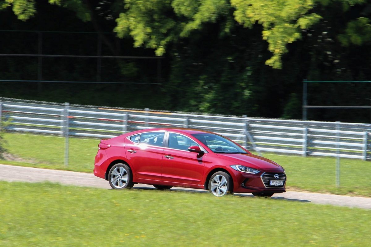 HYUNDAI ELANTRA
