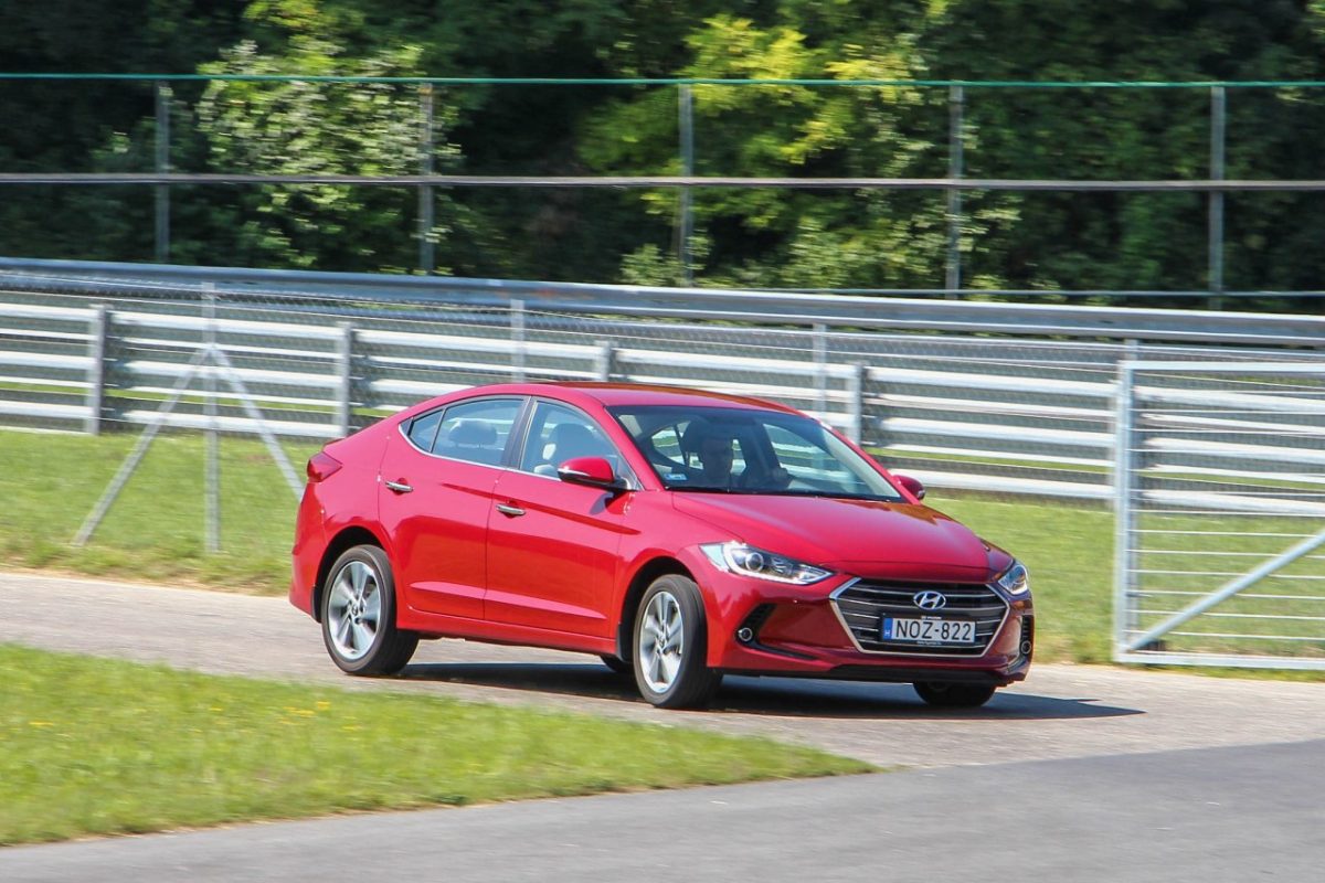 HYUNDAI ELANTRA
