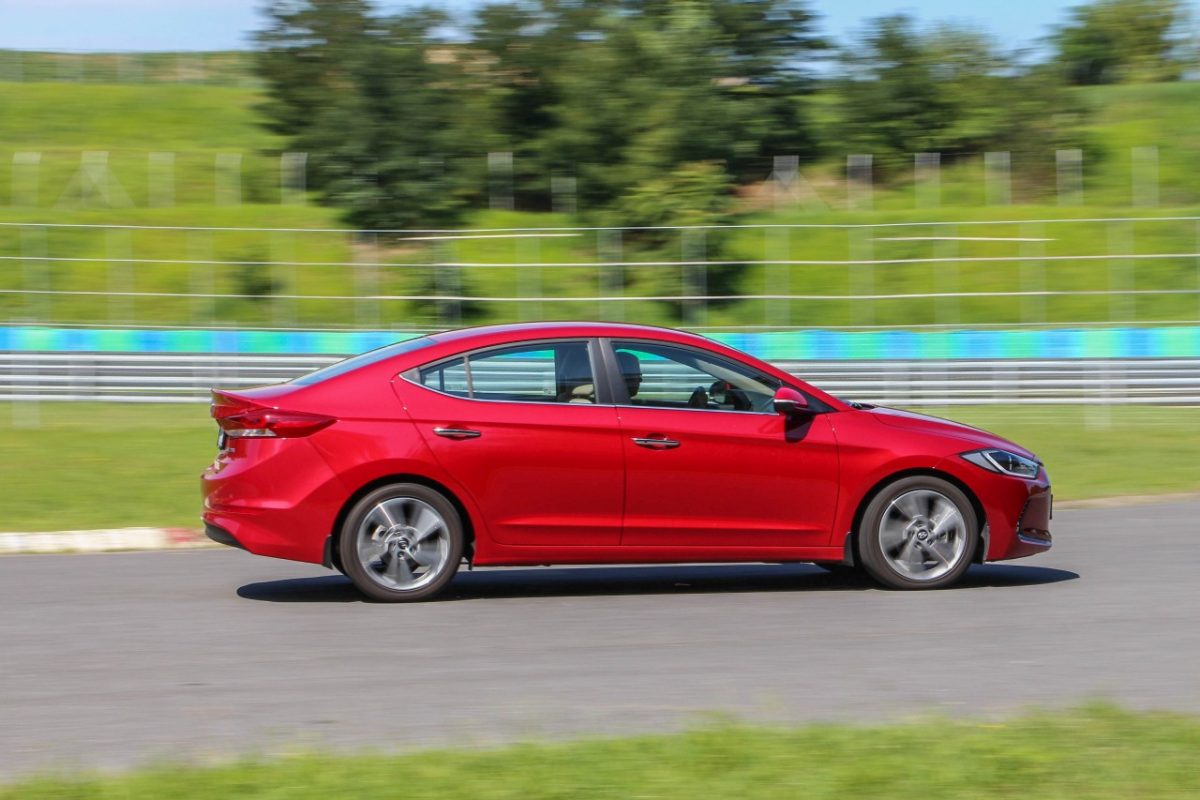 HYUNDAI ELANTRA