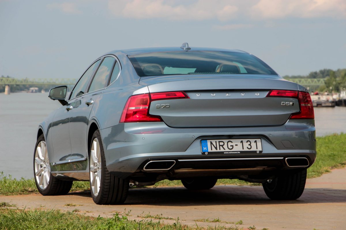 VOLVO S90
