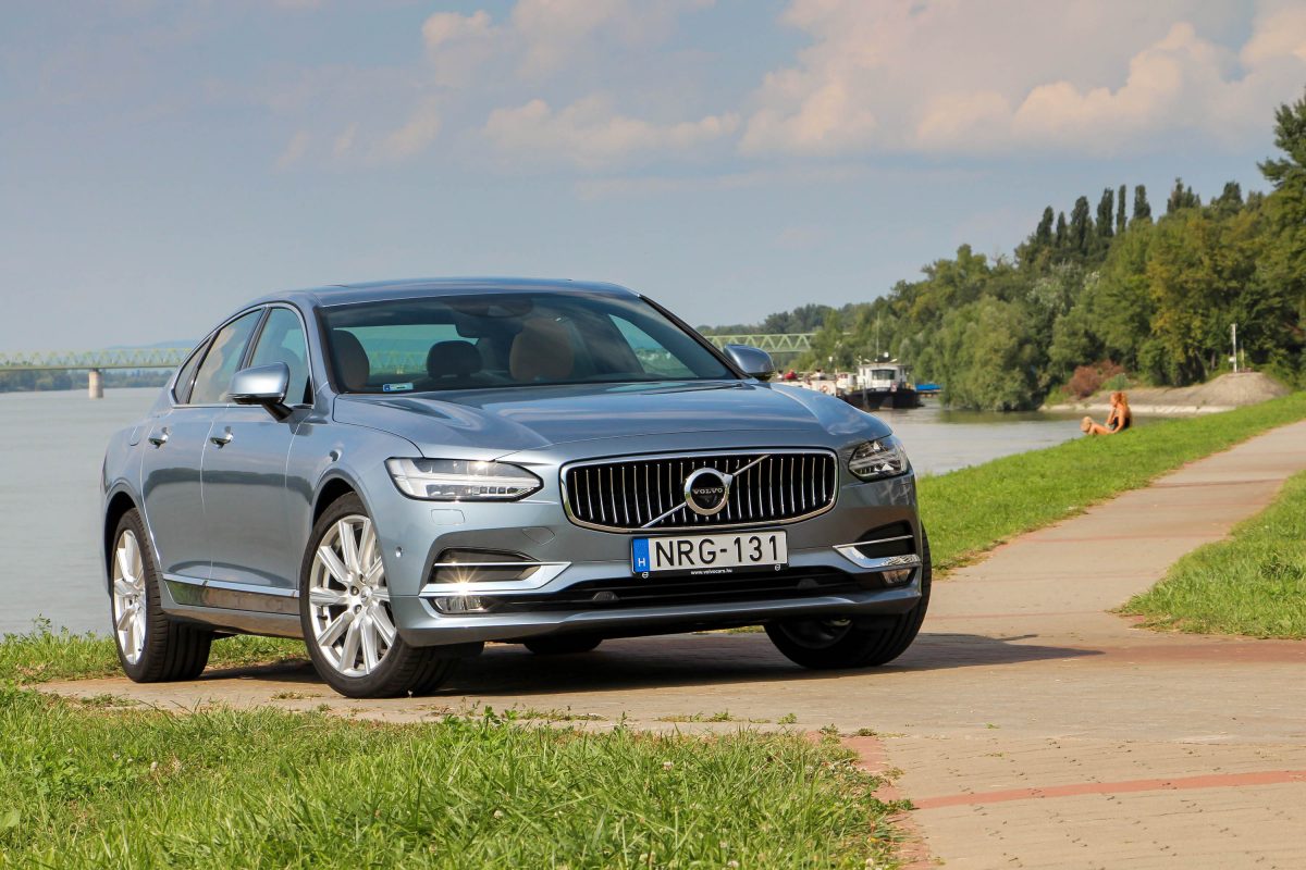 VOLVO S90
