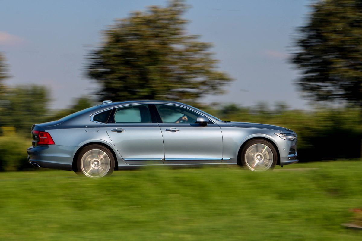 VOLVO S90
