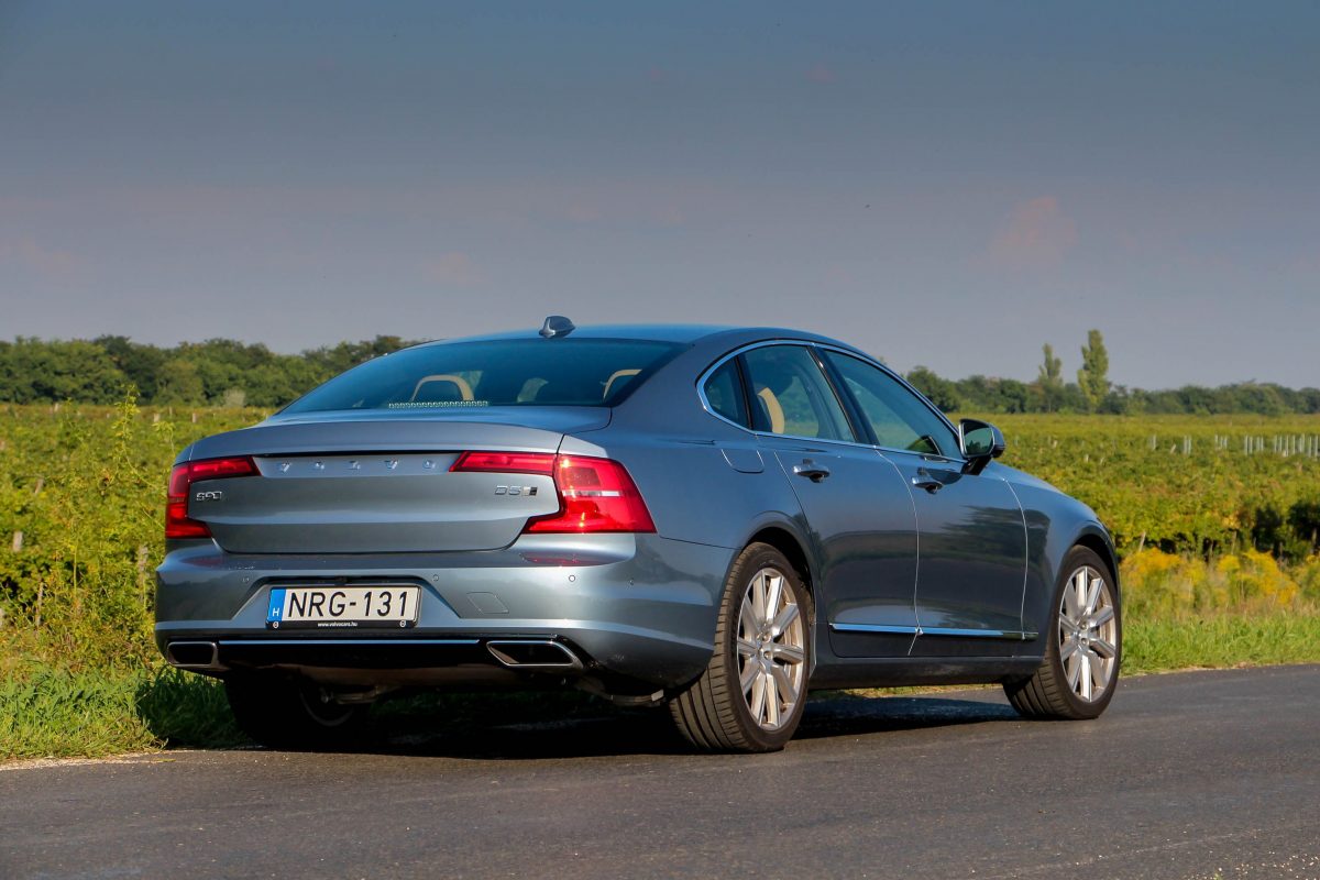 VOLVO S90