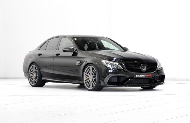 B jelvényt kapott a C Merci AMG-je
