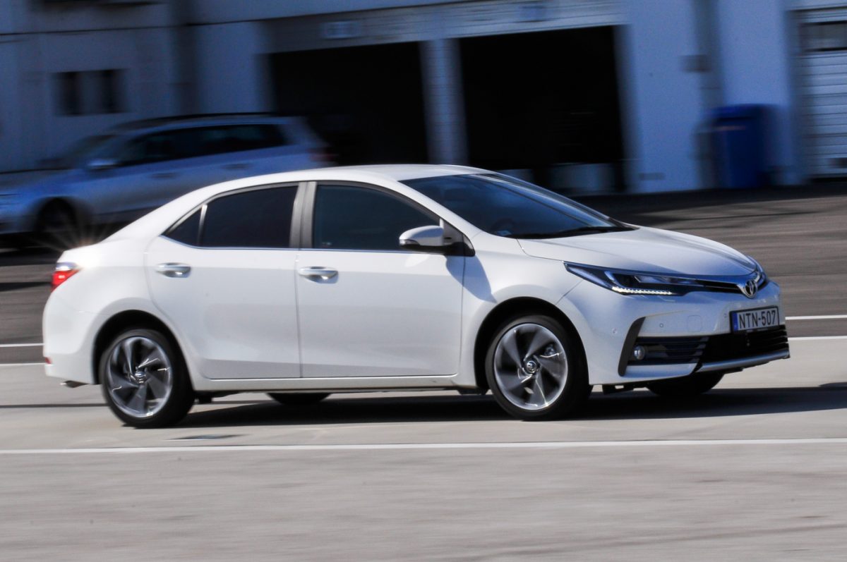 TOYOTA COROLLA