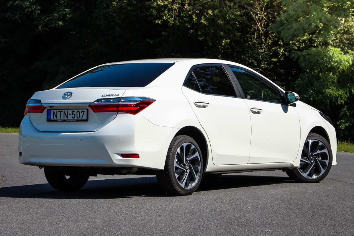 TOYOTA COROLLA