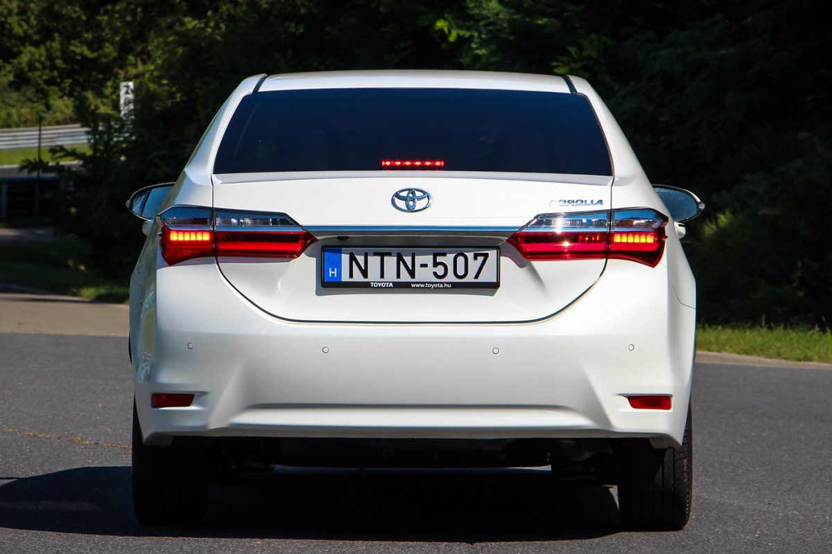 TOYOTA COROLLA