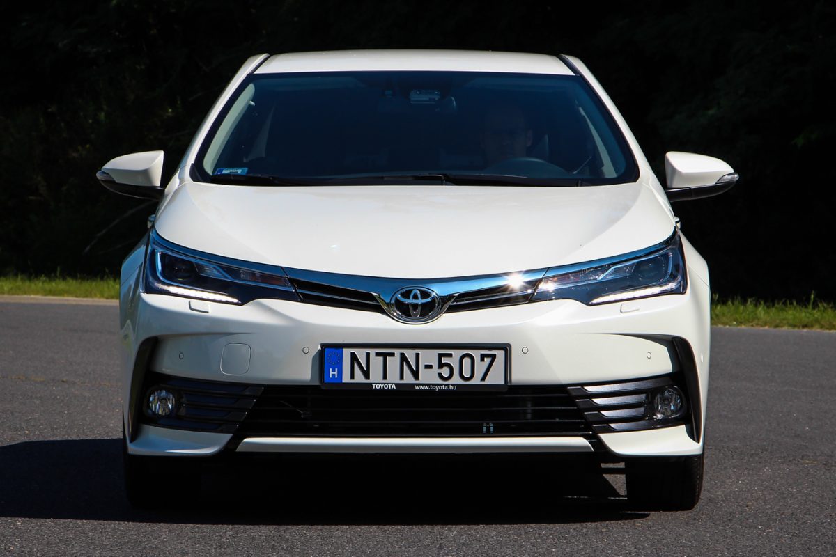 TOYOTA COROLLA
