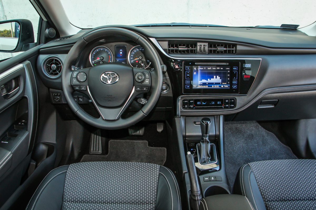 TOYOTA COROLLA