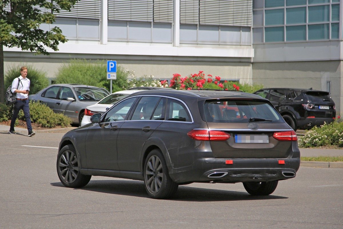 MERCEDES-BENZ E-OSZTÁLY