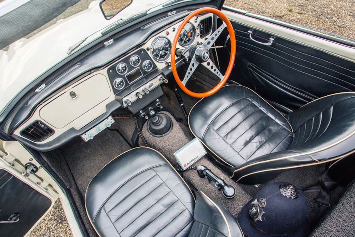 TRIUMPH TR4