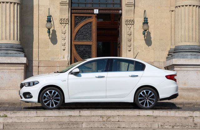 Sofőrös limónak is elmenne - itthon az új Fiat Tipo
