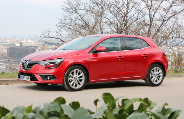 Jobb lett, persze drágább is - teszten az új Renault Mégane