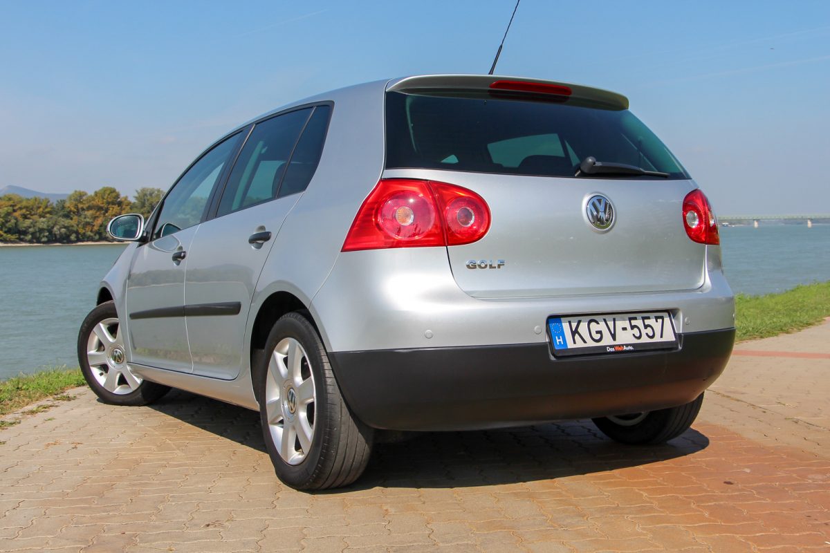 VOLKSWAGEN GOLF