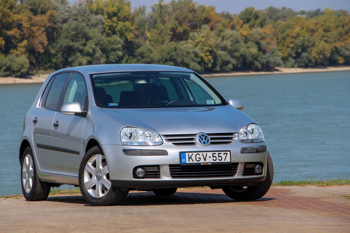 VOLKSWAGEN GOLF