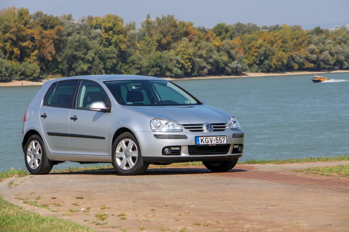 VOLKSWAGEN GOLF