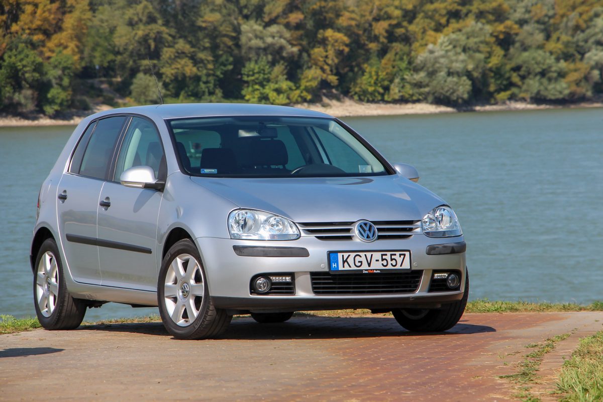 VOLKSWAGEN GOLF