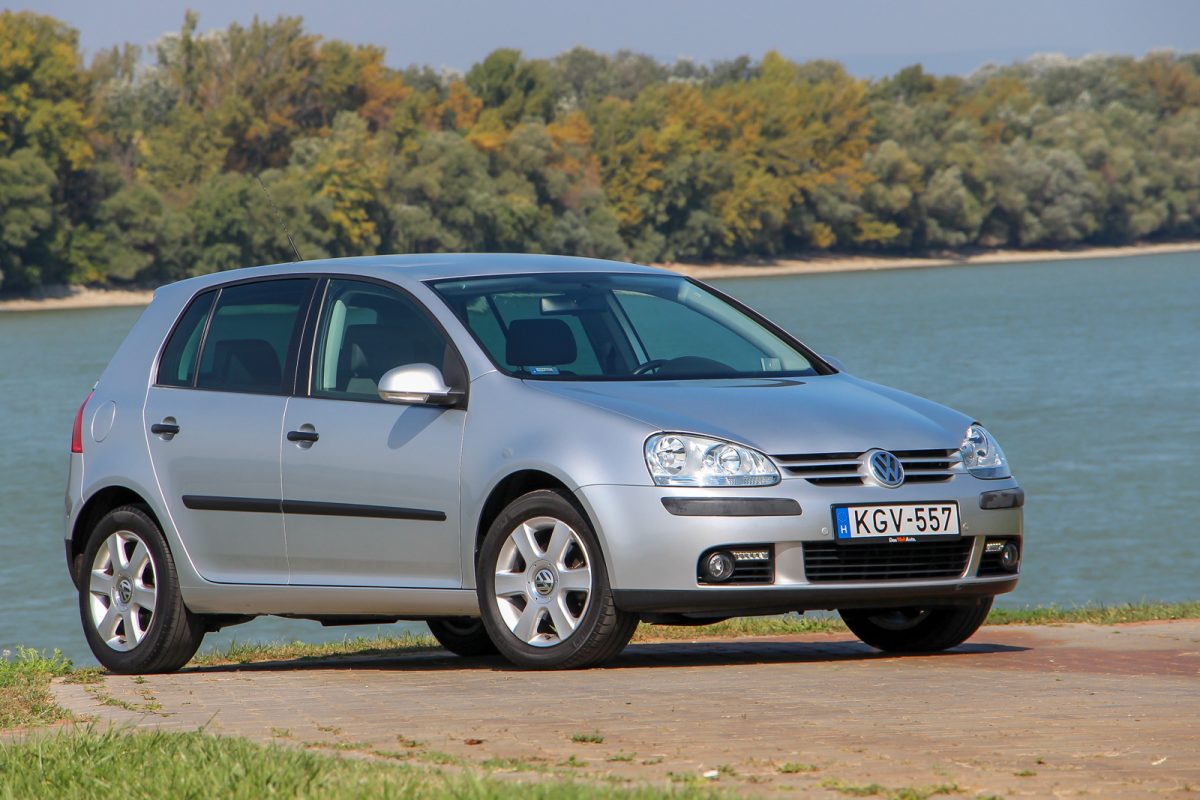 VOLKSWAGEN GOLF