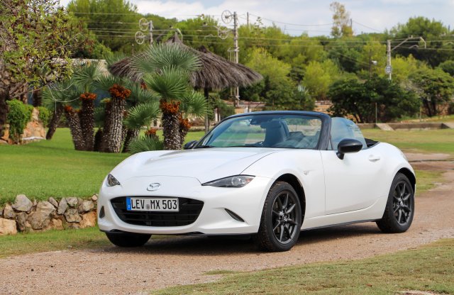 Kemény kalapot kap a Mazda MX-5