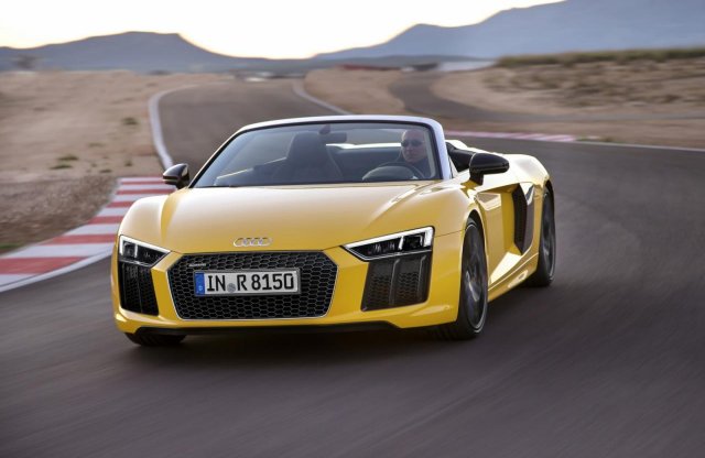 V10-es vászontetős - itt az Audi R8 Spyder