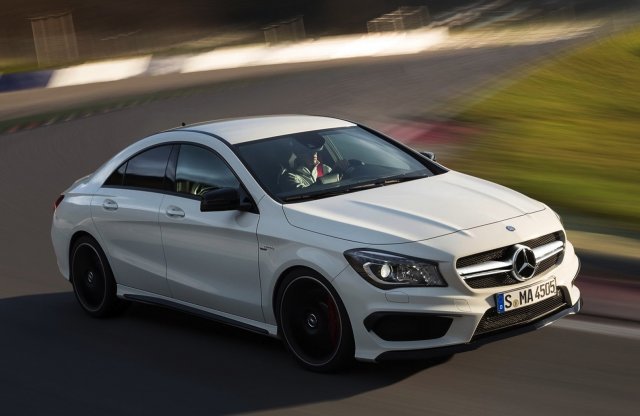 Nem hétfői, keddi autókat hív vissza a Mercedes