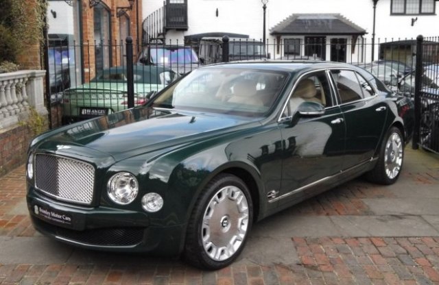 Itt a lehetőség: bárki lecsaphat a királyi Bentley-re