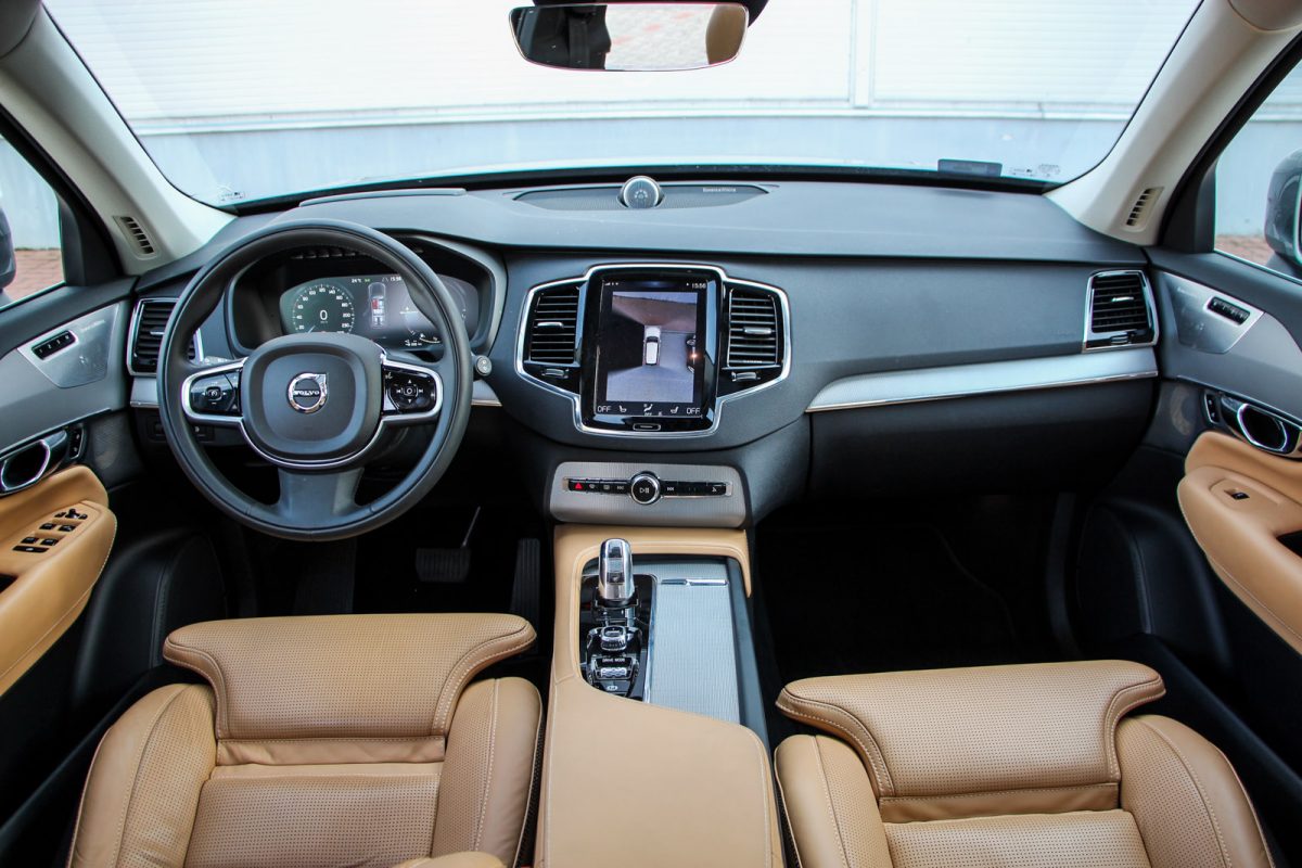 VOLVO XC90