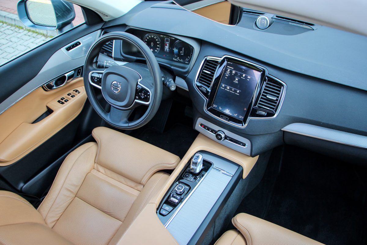VOLVO XC90