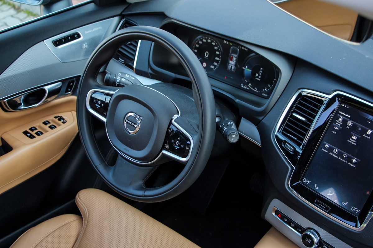 VOLVO XC90