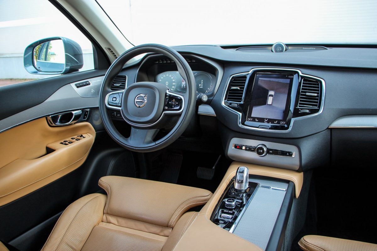 VOLVO XC90