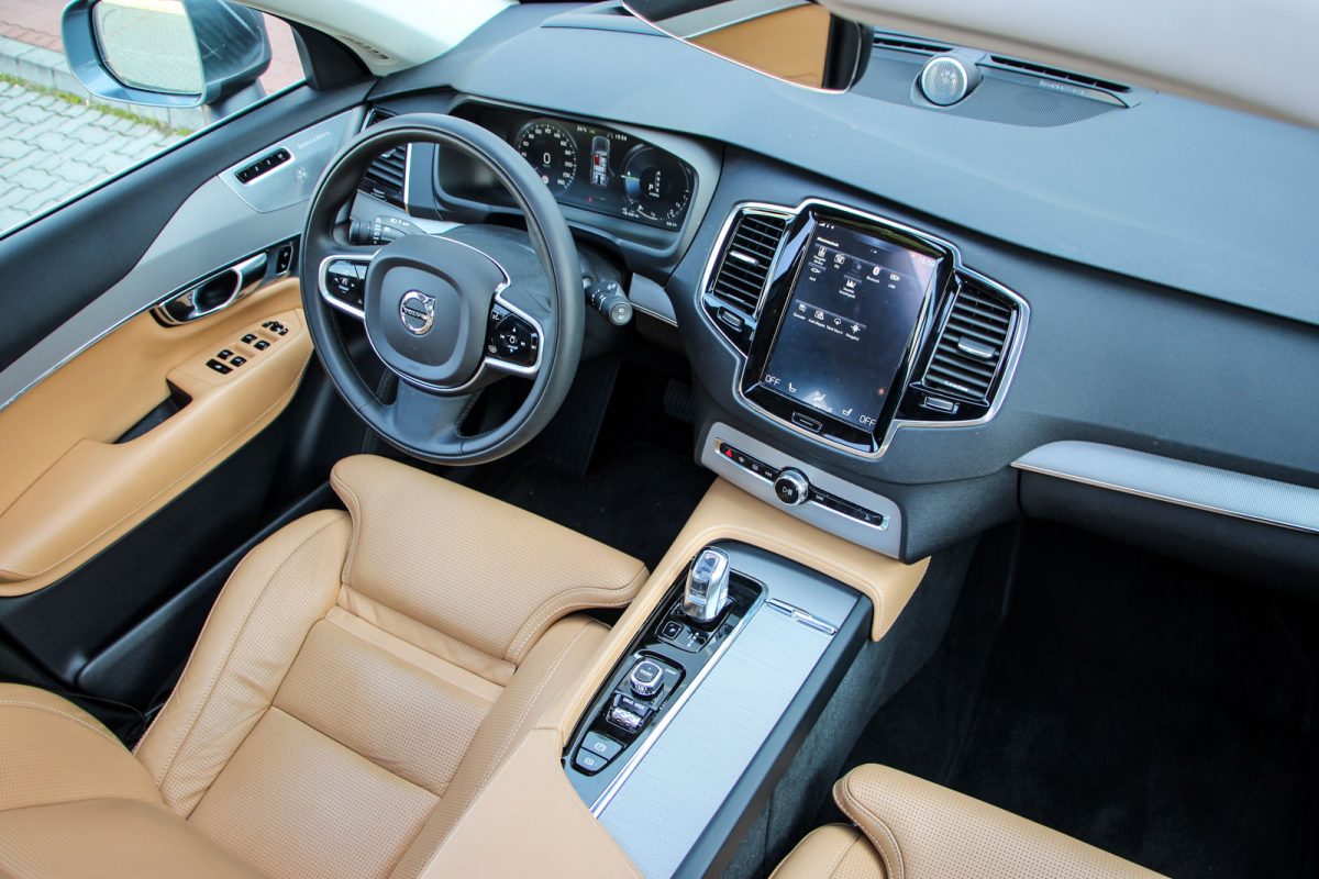 VOLVO XC90