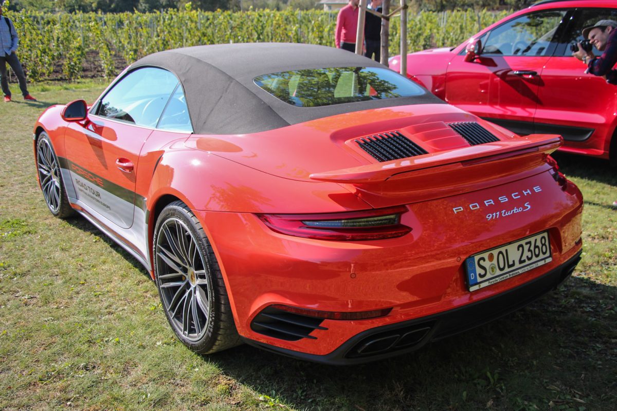 PORSCHE