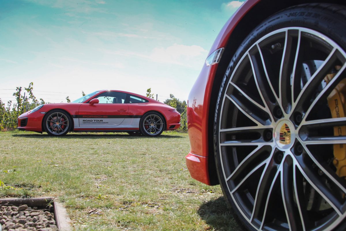 PORSCHE