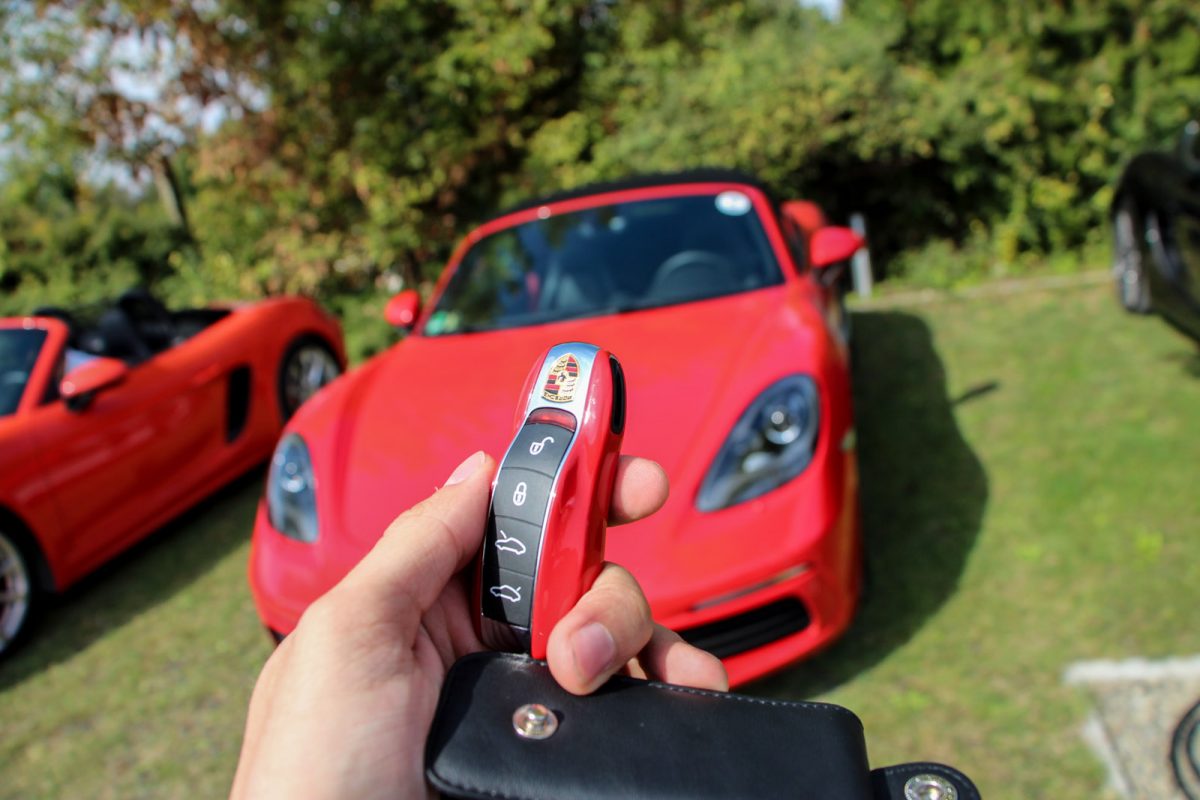 PORSCHE