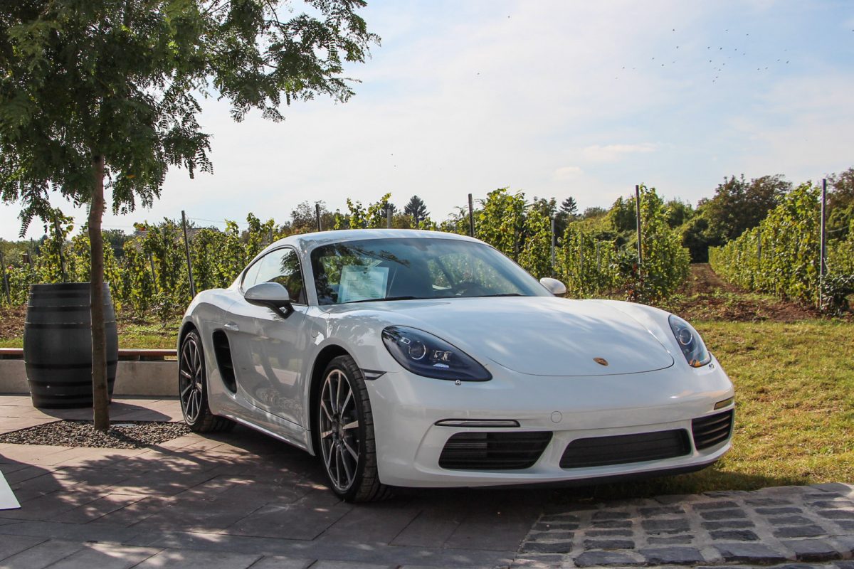 PORSCHE