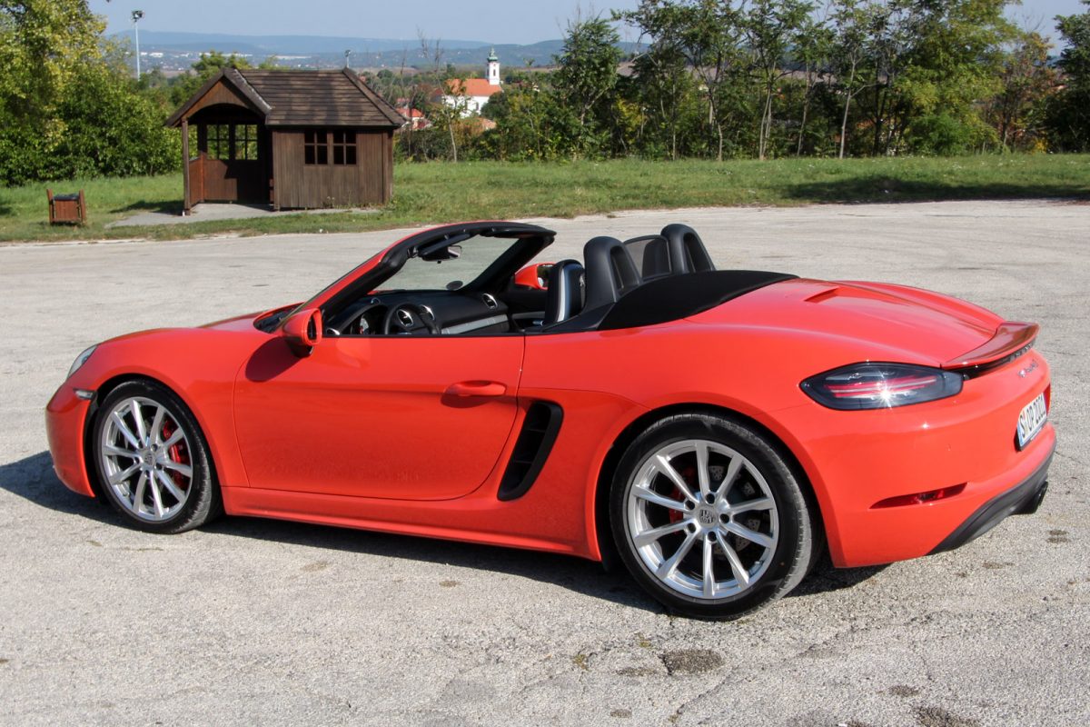 PORSCHE