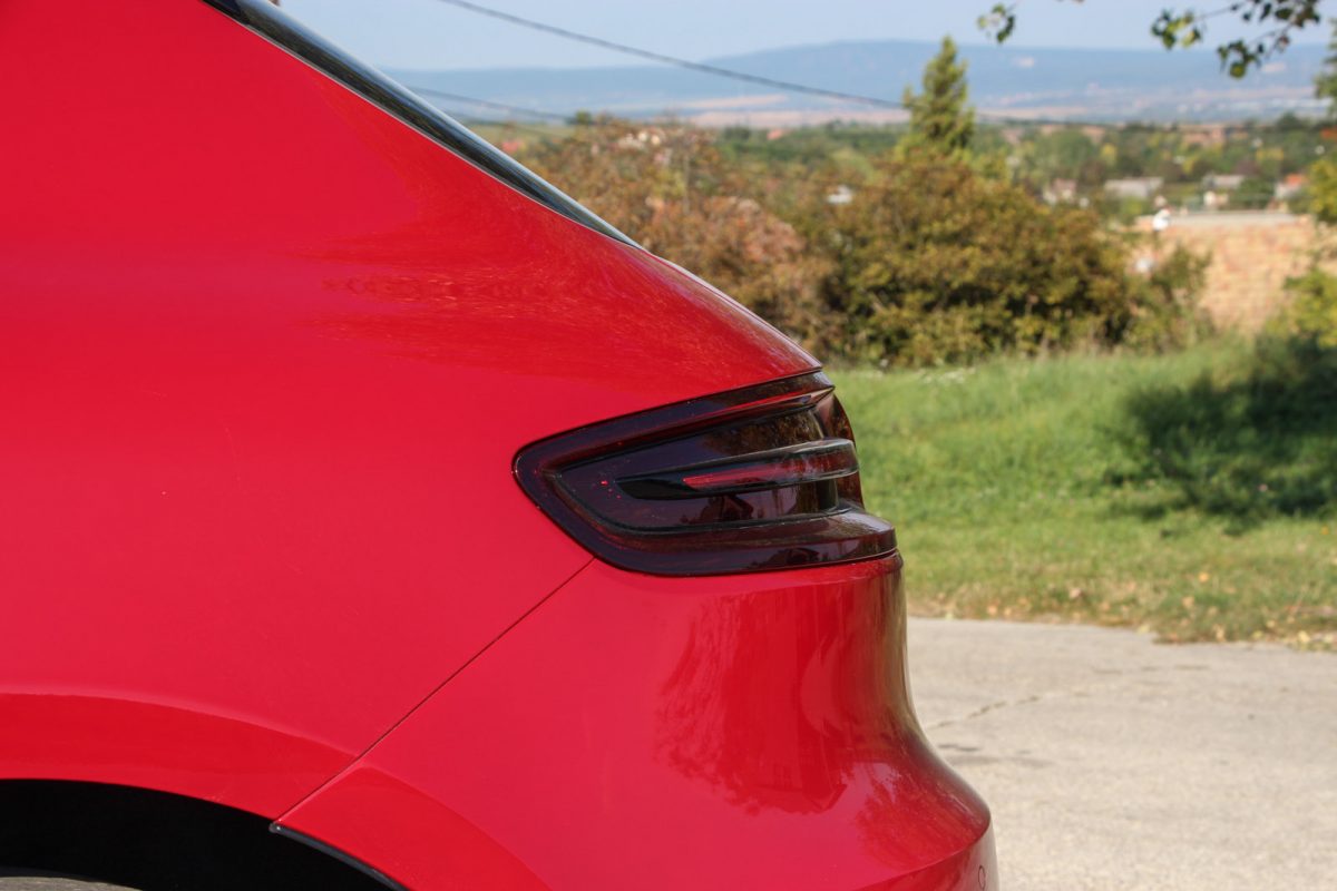 PORSCHE