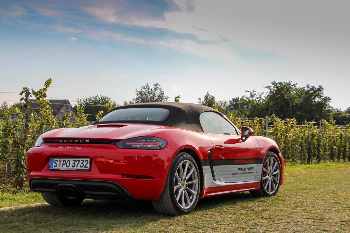 PORSCHE