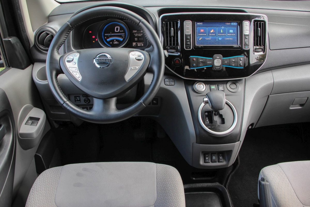 NISSAN NV200