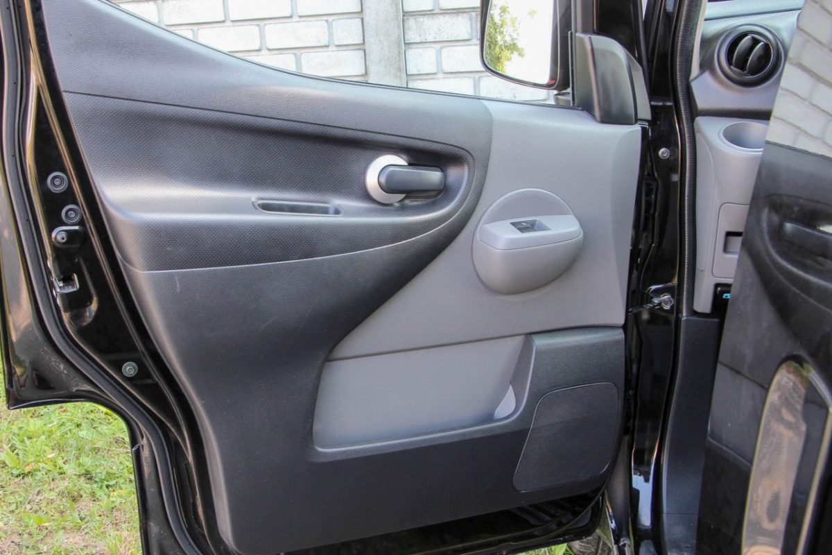 NISSAN NV200