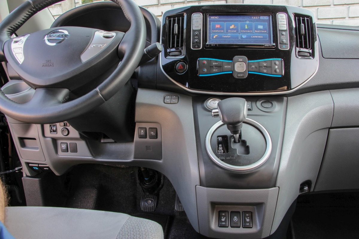NISSAN NV200